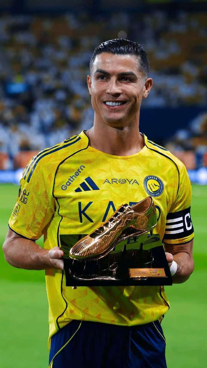 乐动官方网站-佛罗伦萨前锋捧得金靴奖,成为赛季目标了吗